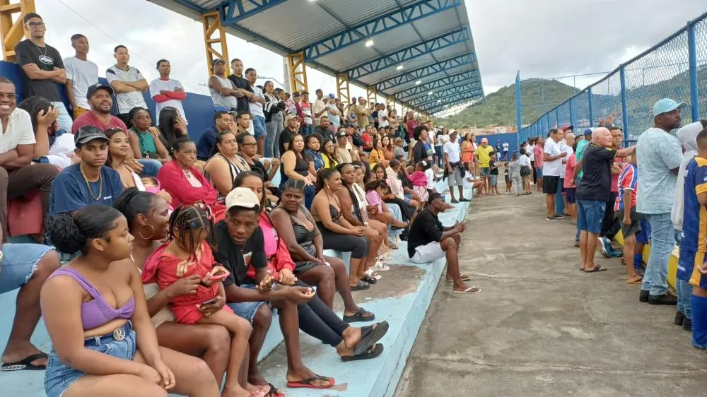 Gol decisivo nos acréscimos marca final de campeonato amador em Anguera e reúne lideranças políticas e esportivas