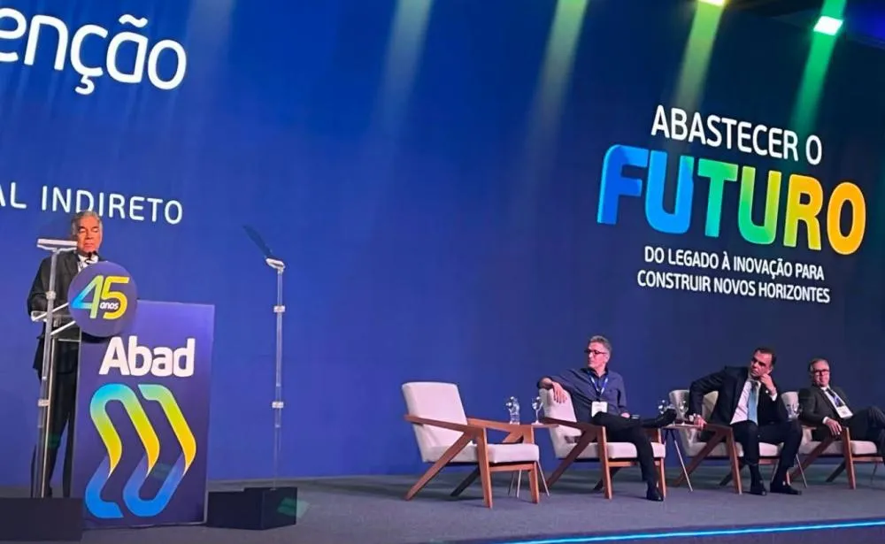 Zé Neto defende reforma tributária e economia nacional em evento do setor de distribuição