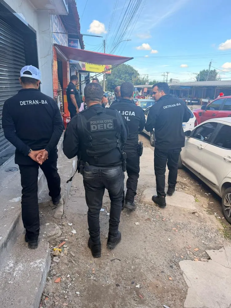 Operação integrada identifica quase 60 veículos com restrição de furto e roubo em pátios de Feira