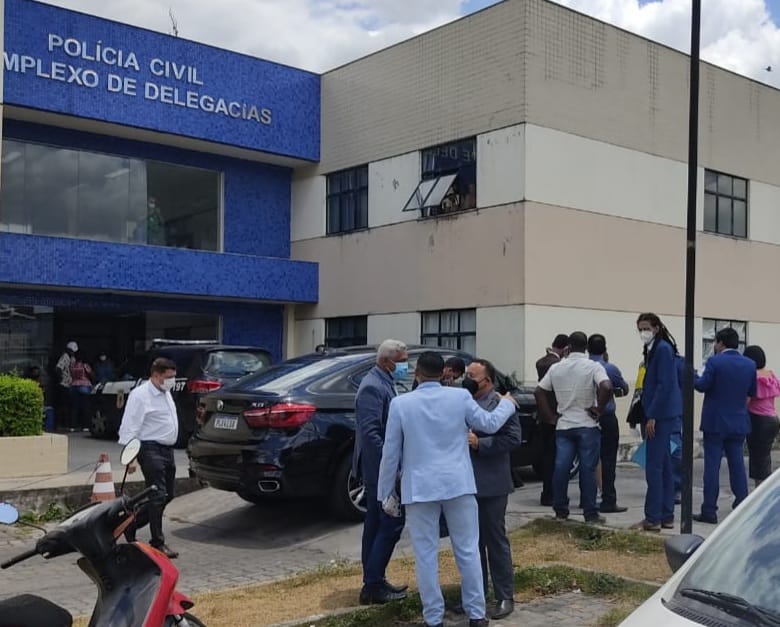 Vereadores prestam queixa de assédio contra prefeito Colbert