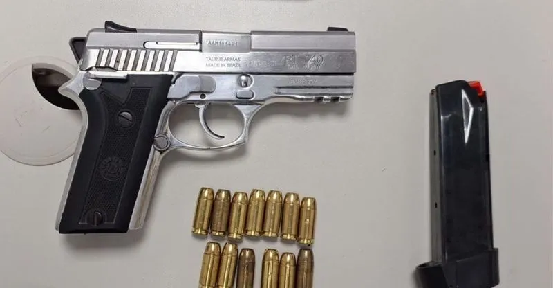 PM realiza duas apreensões e retira arma e drogas de circulação em Feira de Santana