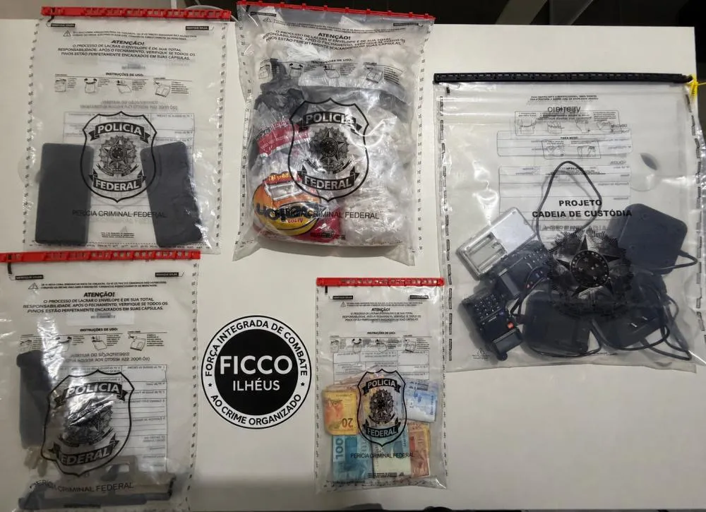 Operação prende suspeitos e apreende drogas, arma e dinheiro em Maraú