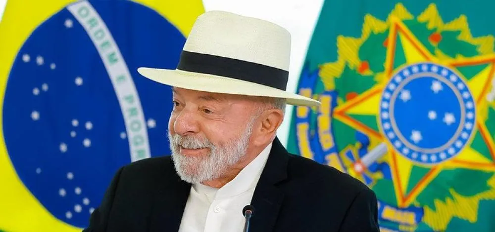 Lula lidera no 1º turno e venceria todos os adversários no 2º turno