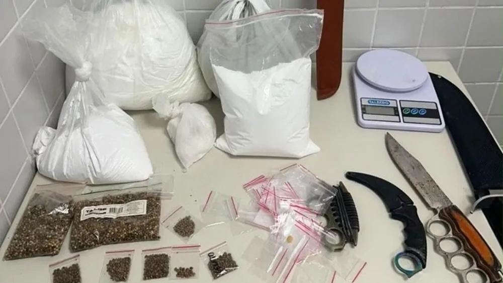 PM apreende cerca de 7 kg de cocaína durante ação contra o tráfico em Feira de Santana