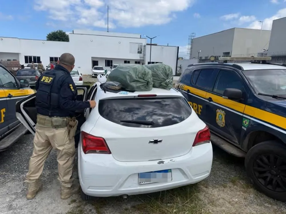 PRF apreende 15,4 kg de maconha durante fiscalização na BR-324