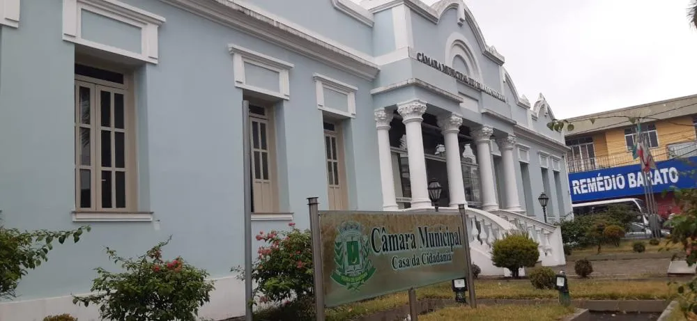 Vereador Galeguinho denuncia suposta cobrança de propina para liberar alvarás em Feira de Santana