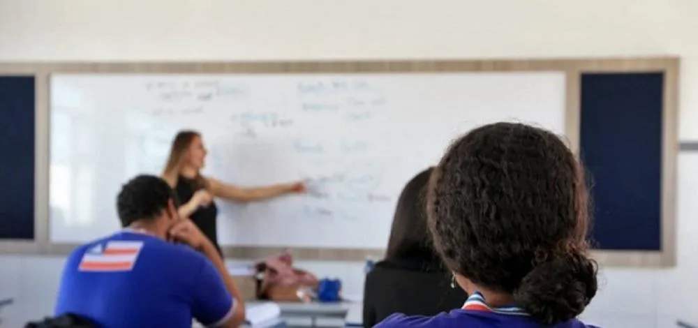 Educação pública avança, mas desempenho desacelera ao longo da trajetória escolar