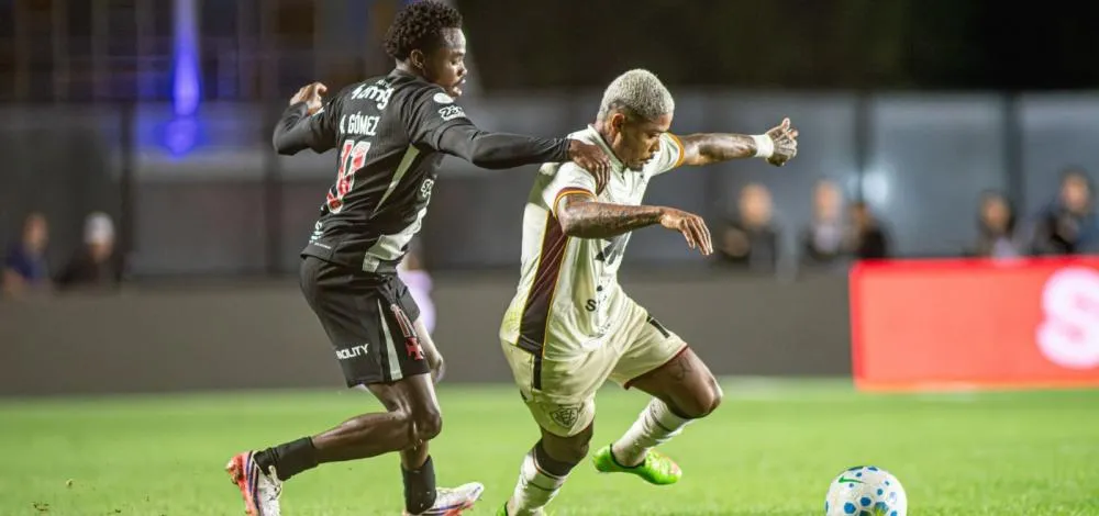 Vitória não aproveita expulsão, perde para o Vasco e vai decidir vaga no Barradão