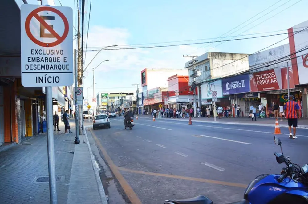 SMT intensifica fiscalização contra estacionamento irregular em pontos de embarque e desembarque em Feira de Santana