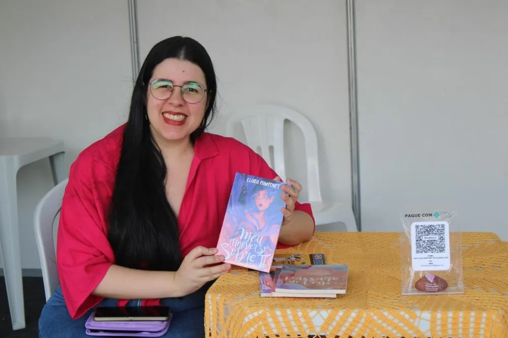 Poetisa feirense Ana Clara Pamponet realiza lançamento na Bienal do Livro de São Paulo 