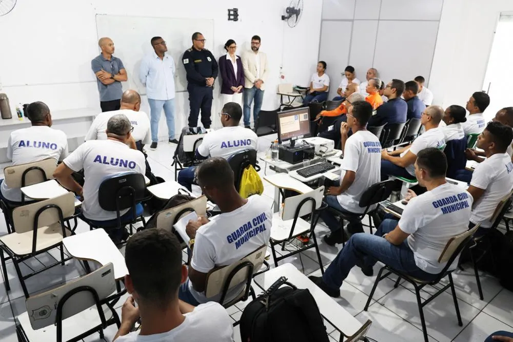 Prefeitura e Faculdade Estácio promovem palestra para a Guarda Municipal sobre os impactos das apostas online