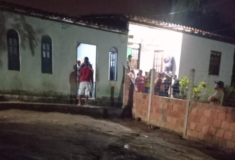 Casa é invadida e homem executado na zona rural de Feira