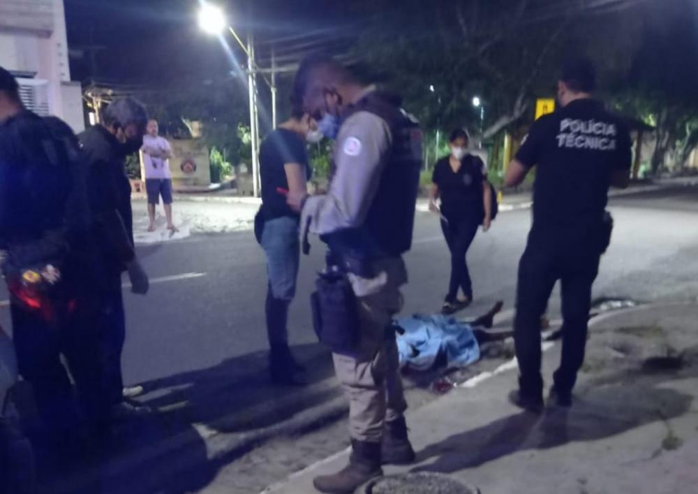 Jovem de 22 é morto ao sair de casa nos Olhos Dágua
