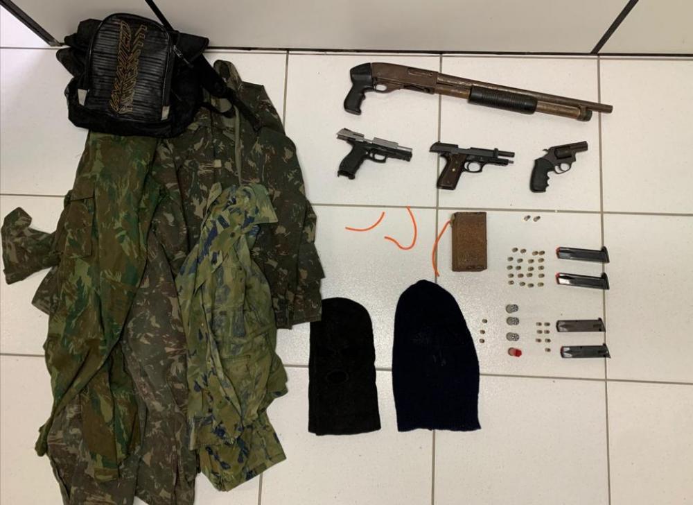 Bandidos morrem em confronto com policias após assalto a lotérica