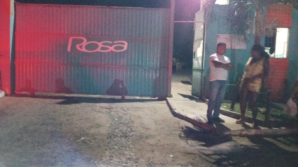 Moradores da zona rural deixam a garagem da Rosa após assembleia