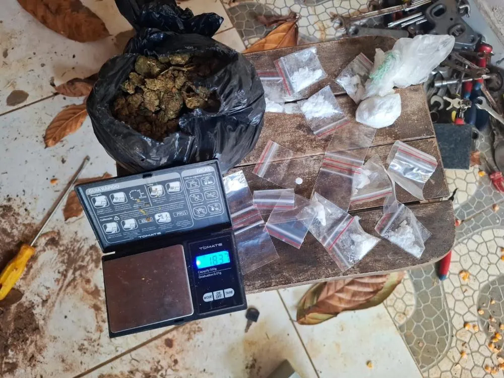 Homem é preso em flagrante por tráfico de drogas durante Operação Rota Oculta em Santo Antônio de Jesus