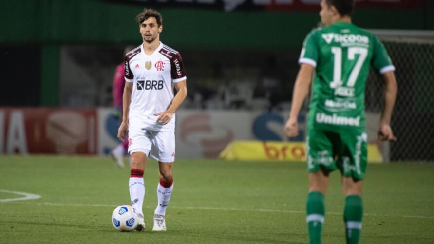  Flamengo empata com Chape e fica 11 pontos do Galo