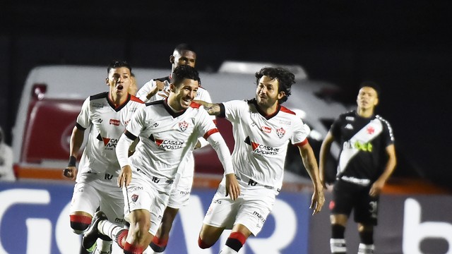 Vitória faz jogo impecável, vence o Vasco fora de casa por 3 a 0 e pode deixar o Z4 no próximo jogo