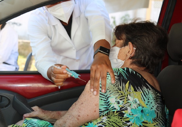 Brasil receberá este mês 35 milhões de doses a mais de vacina