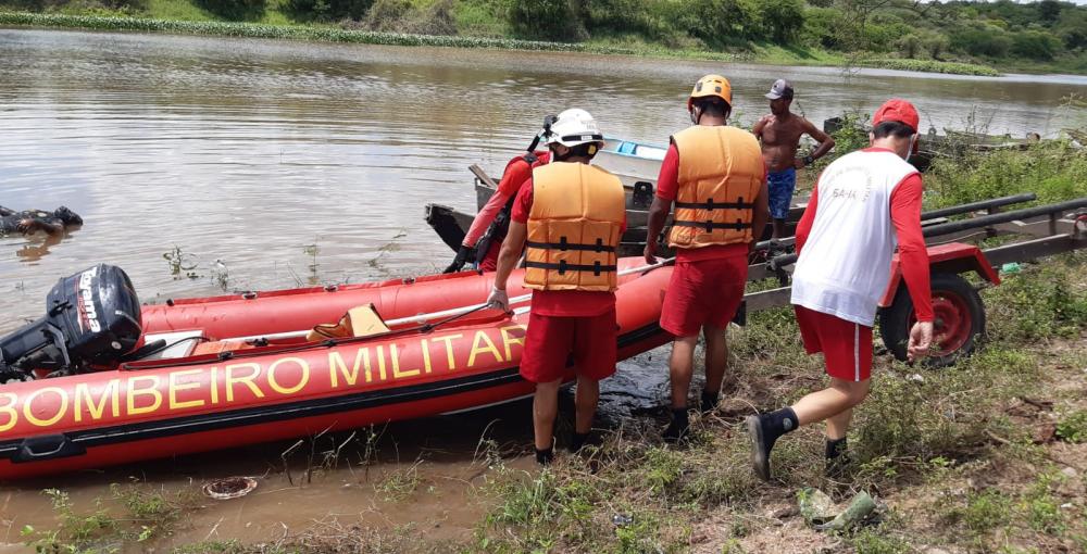 Corpo encontrado por pescadores pode ser de ambulante levado pela enxurrada na ponte do Rio Branco
