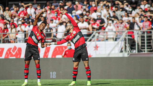 Michael vira artilheiro, Flamengo goleia e São Paulo vê o fantasma do rebaixamento