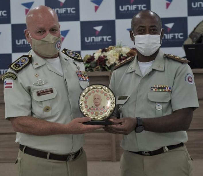 Comandante-Geral da Polícia Militar da Bahia visita o CPRL e realiza parada com o tema “Somando Forças”