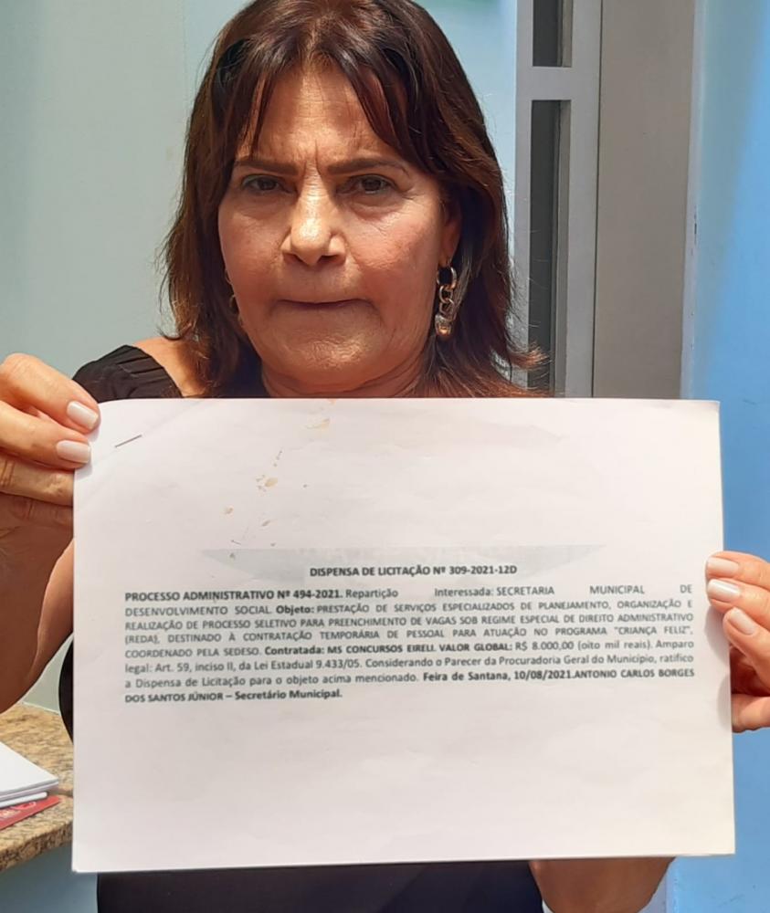 Vereadora aponta irregularidades em contratação de empresa para realizar concurso pela prefeitura.