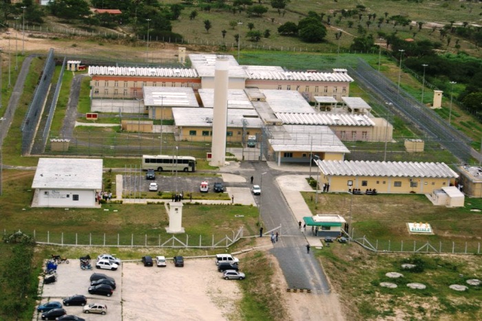 Gilmar Mendes determina que detentos de Serrinha tenham banho de sol diário