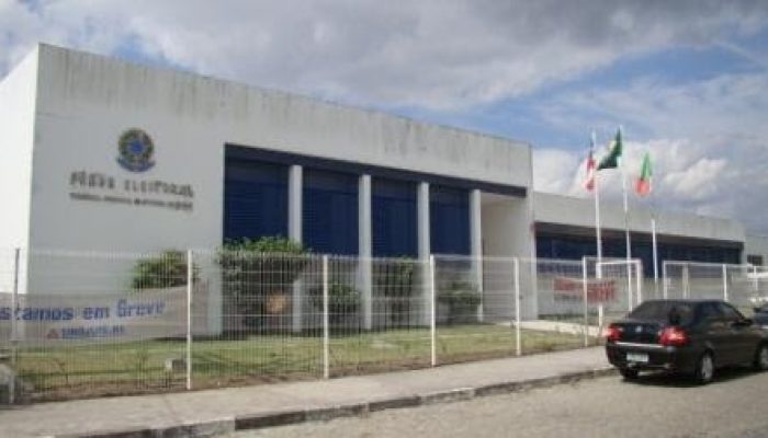 Colbert aliviado: Justiça arquiva inquérito que apurava denúncia de distribuição de cestas básicas nas eleições de 2020