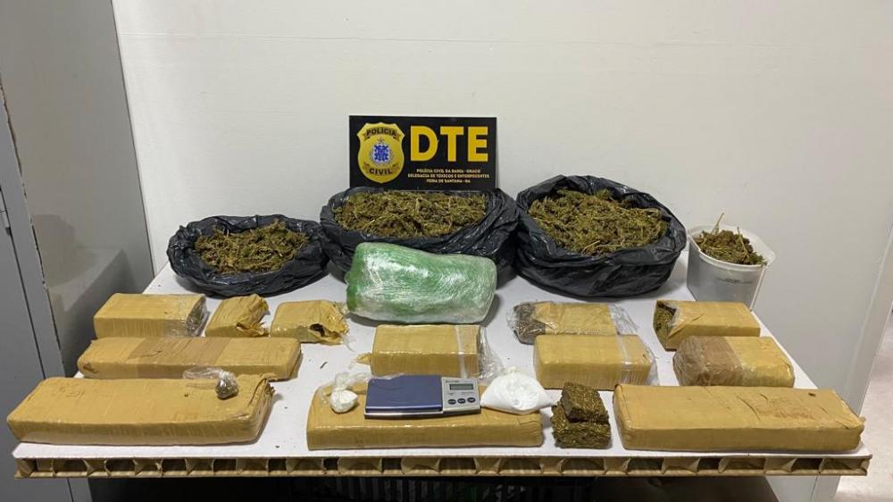 Mulher grávida de cinco meses foi presa por tráfico de drogas em Feira de Santana.