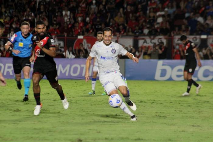 Em mais um confronto direto contra o rebaixamento, Bahia perde para o Atlético de Goiás e se complica