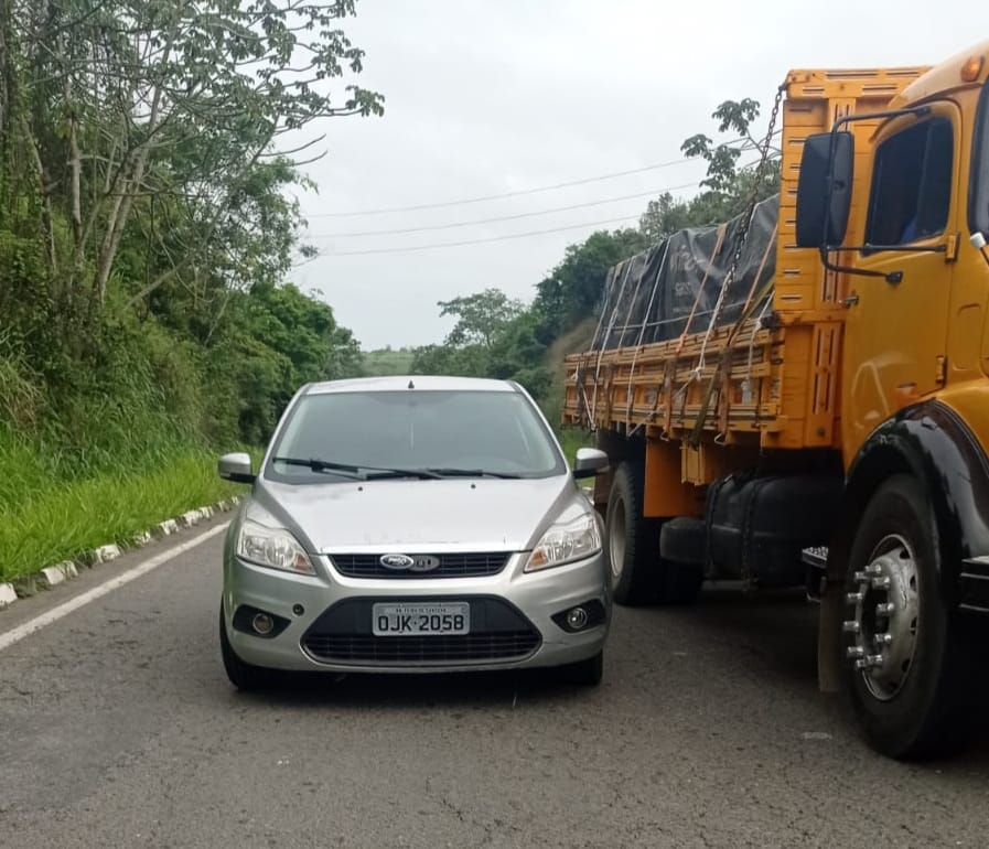 Homem de 31 anos encontrado com cabeça esmagada e marcas de tiros.