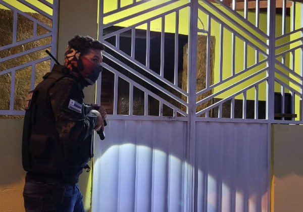 Pelo menos 30 pessoas foram presas em operação de combate ao tráfico de drogas