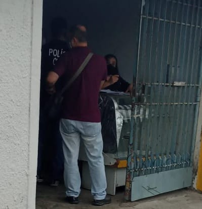 Homem assassinado com cerca de dez tiros no hall da casa no Campo Limpo