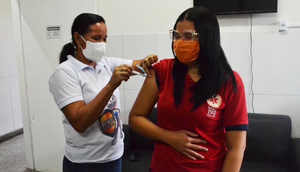 Feira de Santana já aplicou 32.170 doses da vacina contra a Covid