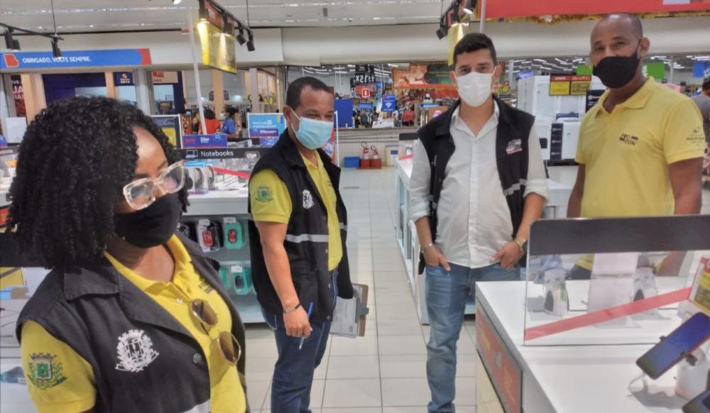 Operação Natalina já notificou 30 empresas em Feira de Santana