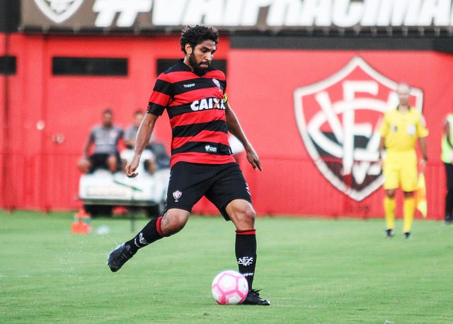 Vitória não tem como pagar o salário de Wallace’, admite Fábio Mota