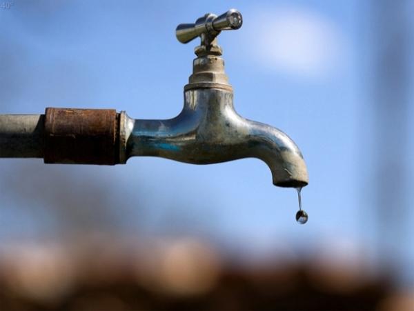 Vazamento em adutora interrompeu abastecimento de água em Feira de Santana e região