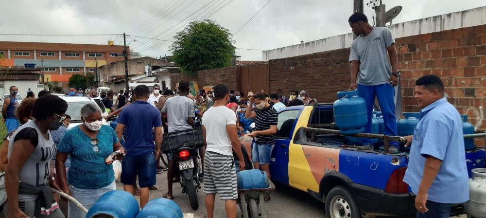 Ação de Sindicato distribui gás a 100 reais em Feira de Santana