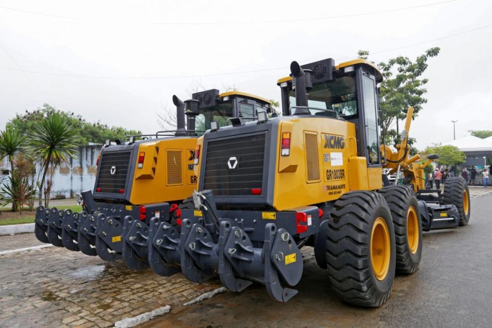 Governo da Bahia entrega equipamentos para prefeituras do extremo sul