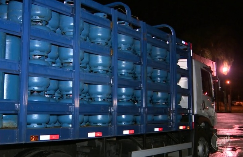 Presidente sanciona lei que destina R$ 300 milhões para o auxílio gás