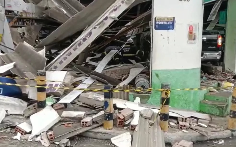 Motorista perde controle do veículo invade loja e mata 2 pessoas