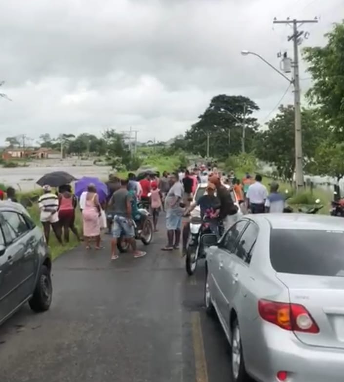 Chuvas causam alagamentos e transtornos em Feira de Santana
