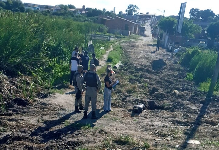 Homem suspeito de estupro é linchado, assassinado e jogado em vala no bairro Subaé