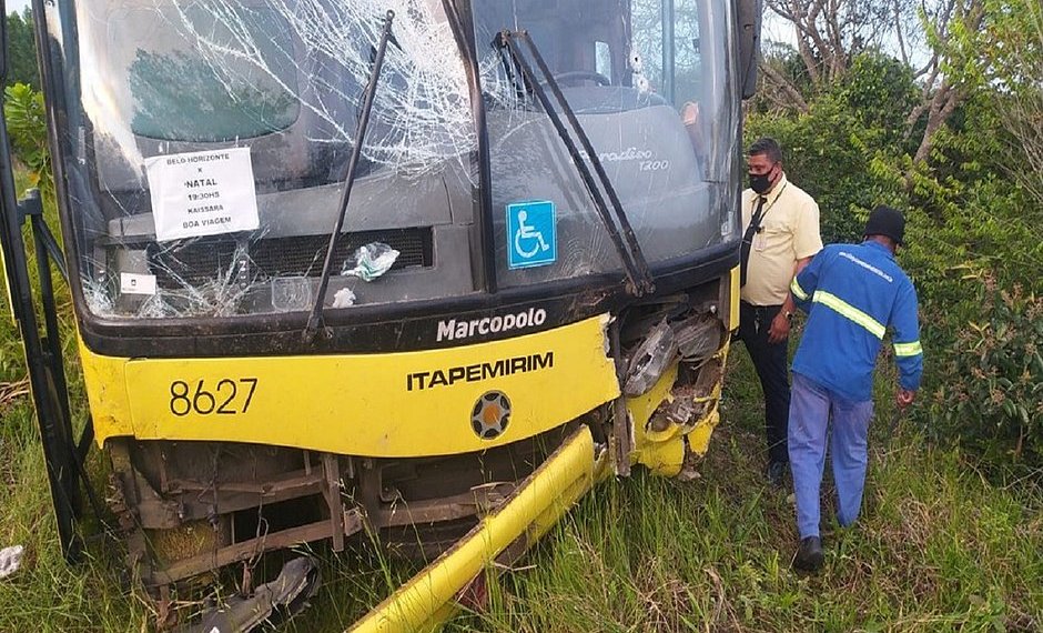 Motorista de ônibus é morto a tiros enquanto conduzia veículo na BR-101