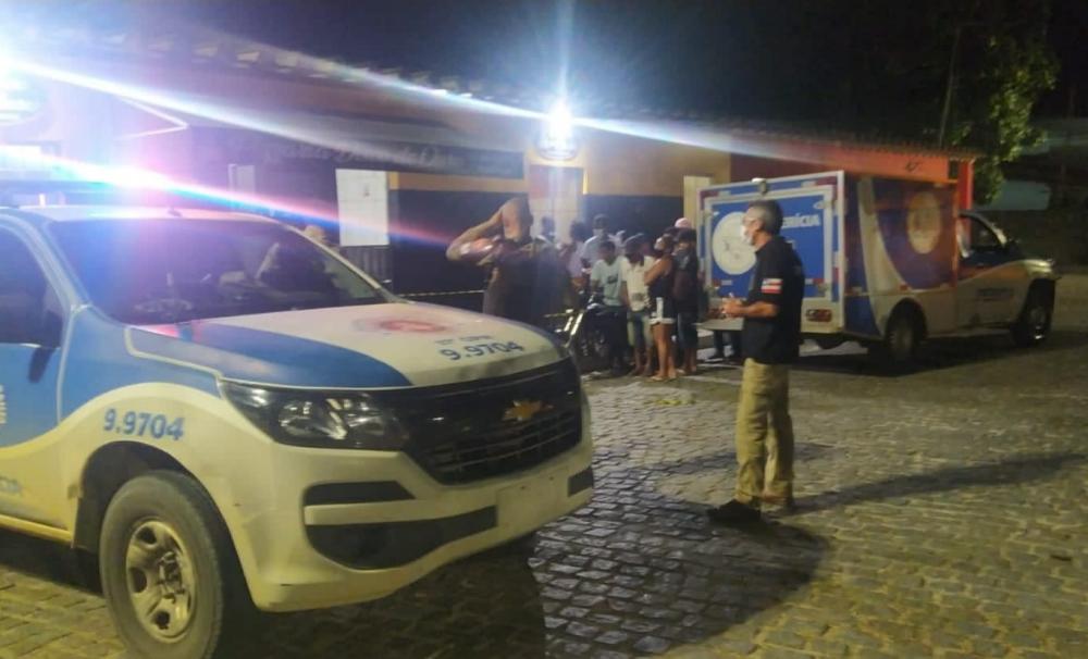 Paulista executado na praça Maria Bacelar em Irará.