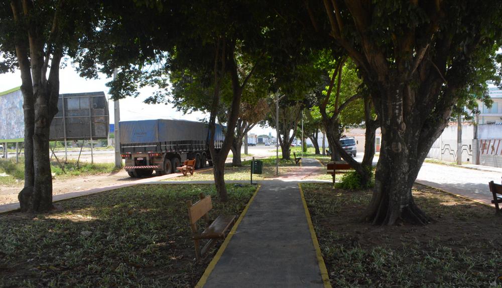 Prefeitura de Feira constrói praça no Conjunto Milton Gomes