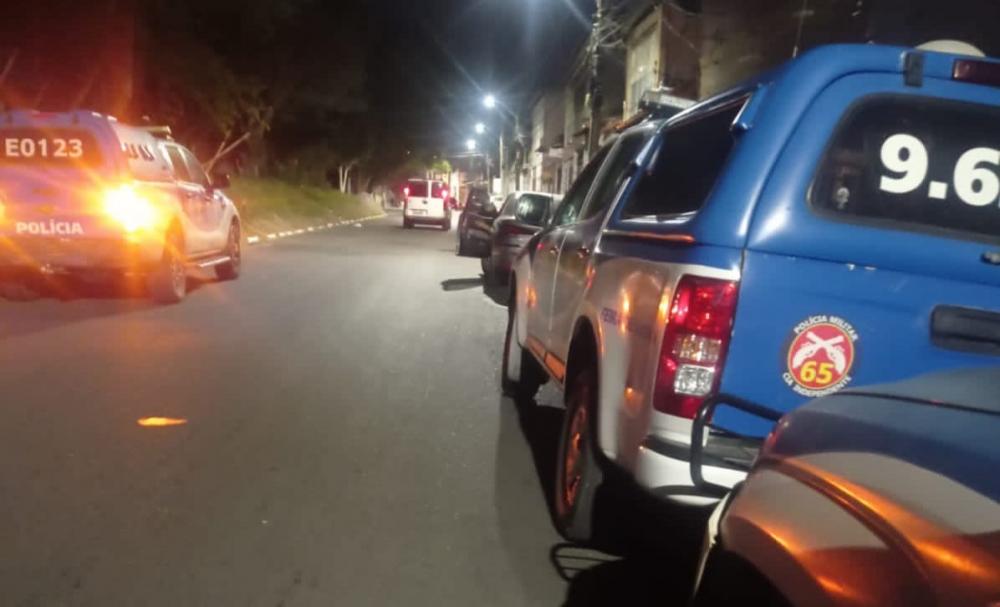 Mulher é morta a tiros dentro de casa nos Olhos D'água