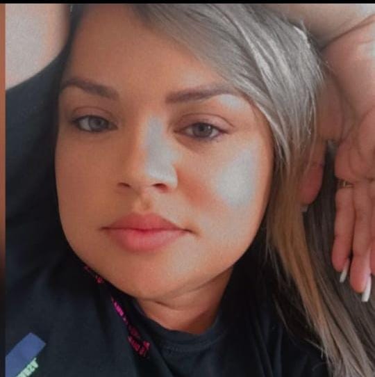 Mulher recebe 5 tiros dentro de bar no Papagaio e morre na UPA.