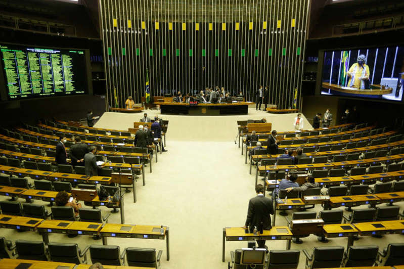 Congresso promulga emenda constitucional que isenta de IPTU imóveis alugados por igrejas